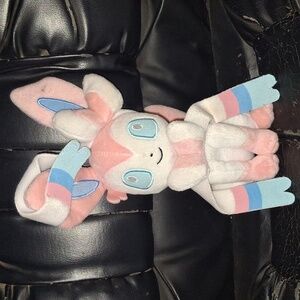 2017 Tomy Sylveon plush